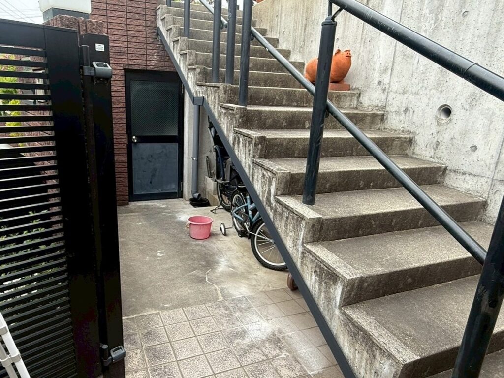名古屋市名東区｜外階段板金取付け・雨樋新設｜T様邸